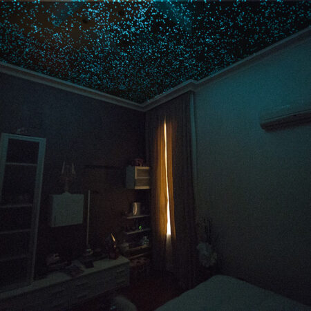 venusia camera notte